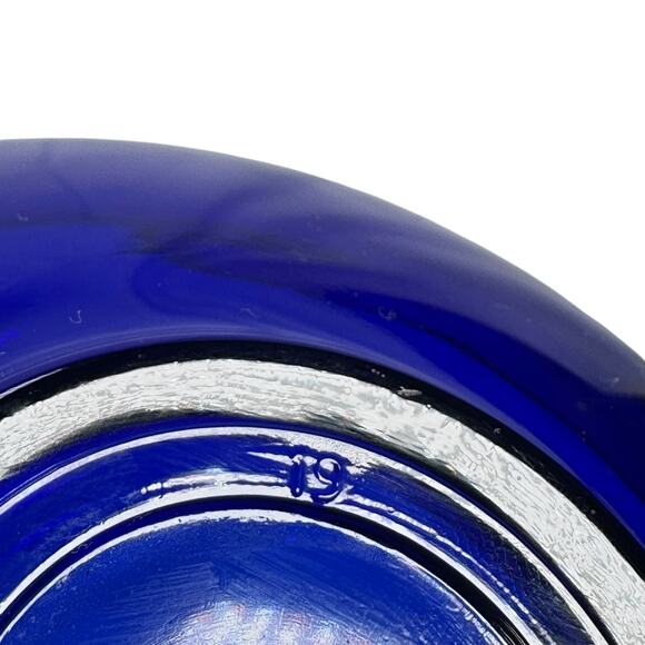 Vintage Cobalt Blue Glass Bowls with Gold Rim 5.5" Round Decorative Lot of 4 - Picture 7 of 8